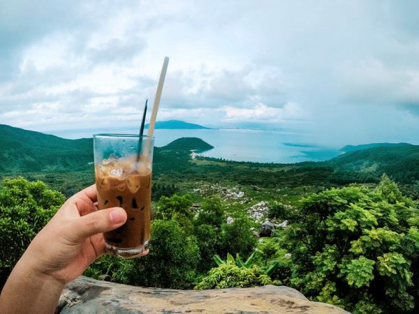 Nui Da Cafe Quan ca phe da nang view bien dep 600x450 - Top 10 quán cà phê Đà Nẵng view biển đẹp nhất